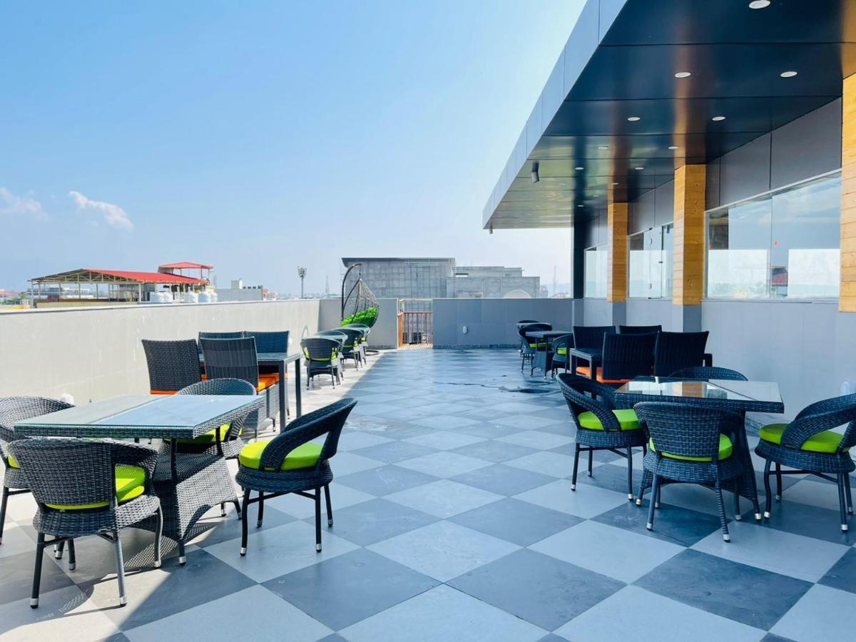 Zip By Spree Hotels Grand Legacy Prime Дехрадун Екстериор снимка