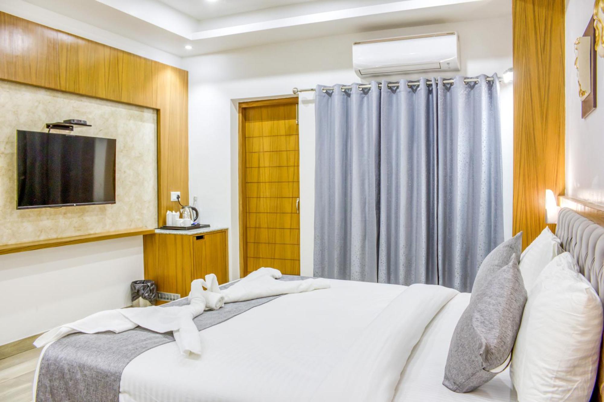 Zip By Spree Hotels Grand Legacy Prime Дехрадун Екстериор снимка