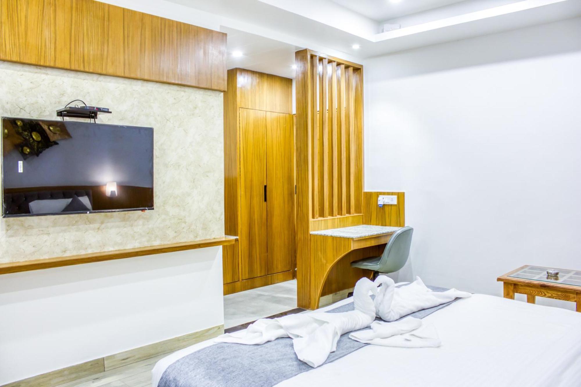 Zip By Spree Hotels Grand Legacy Prime Дехрадун Екстериор снимка