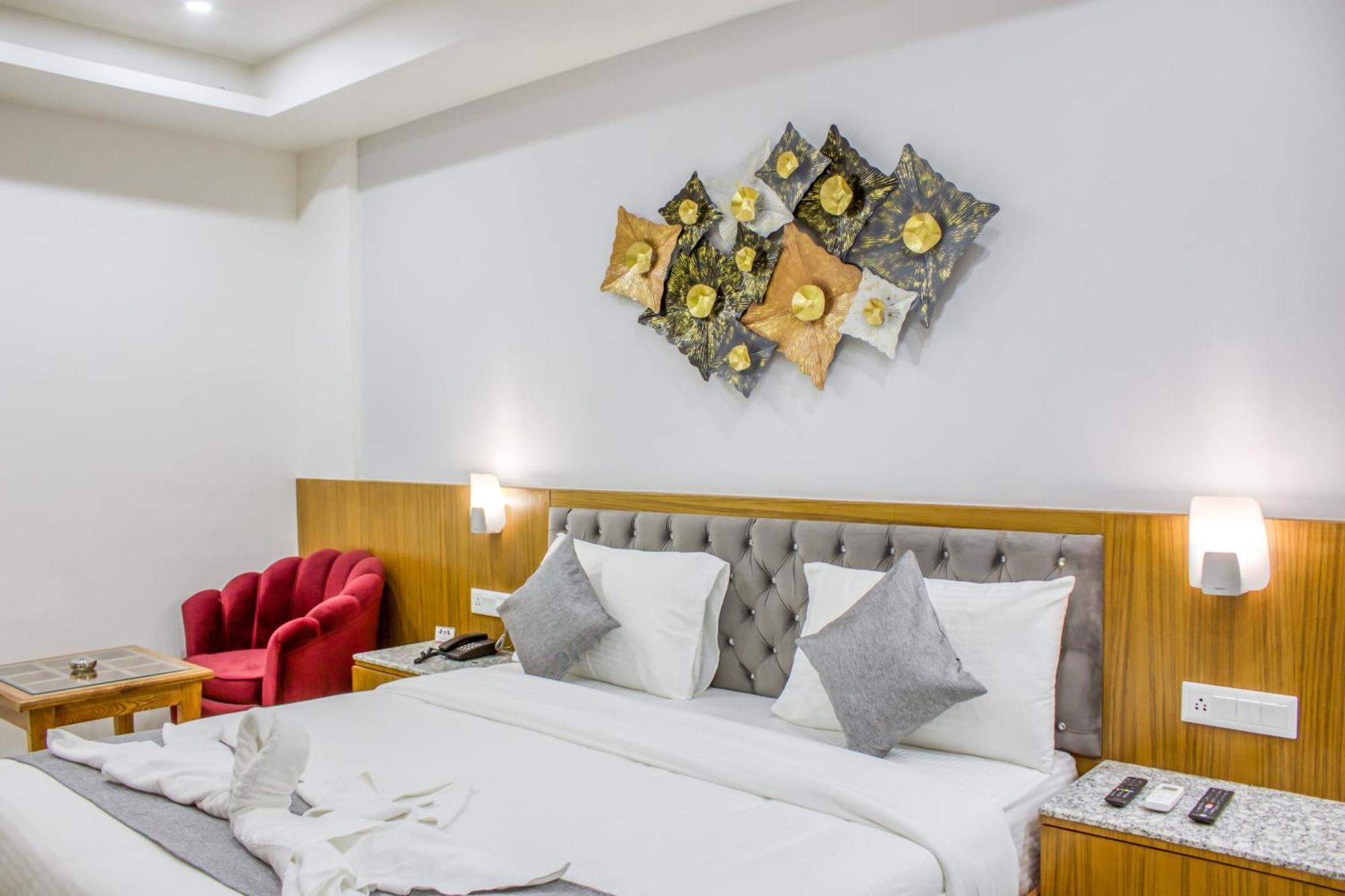 Zip By Spree Hotels Grand Legacy Prime Дехрадун Екстериор снимка